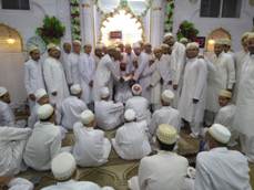 Eid ul Fitr: Istiqbaal of Ra's ul Hudood saheb in Taiyebi Masjid